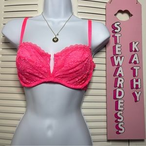 Lace Bra Pink in color No Padding